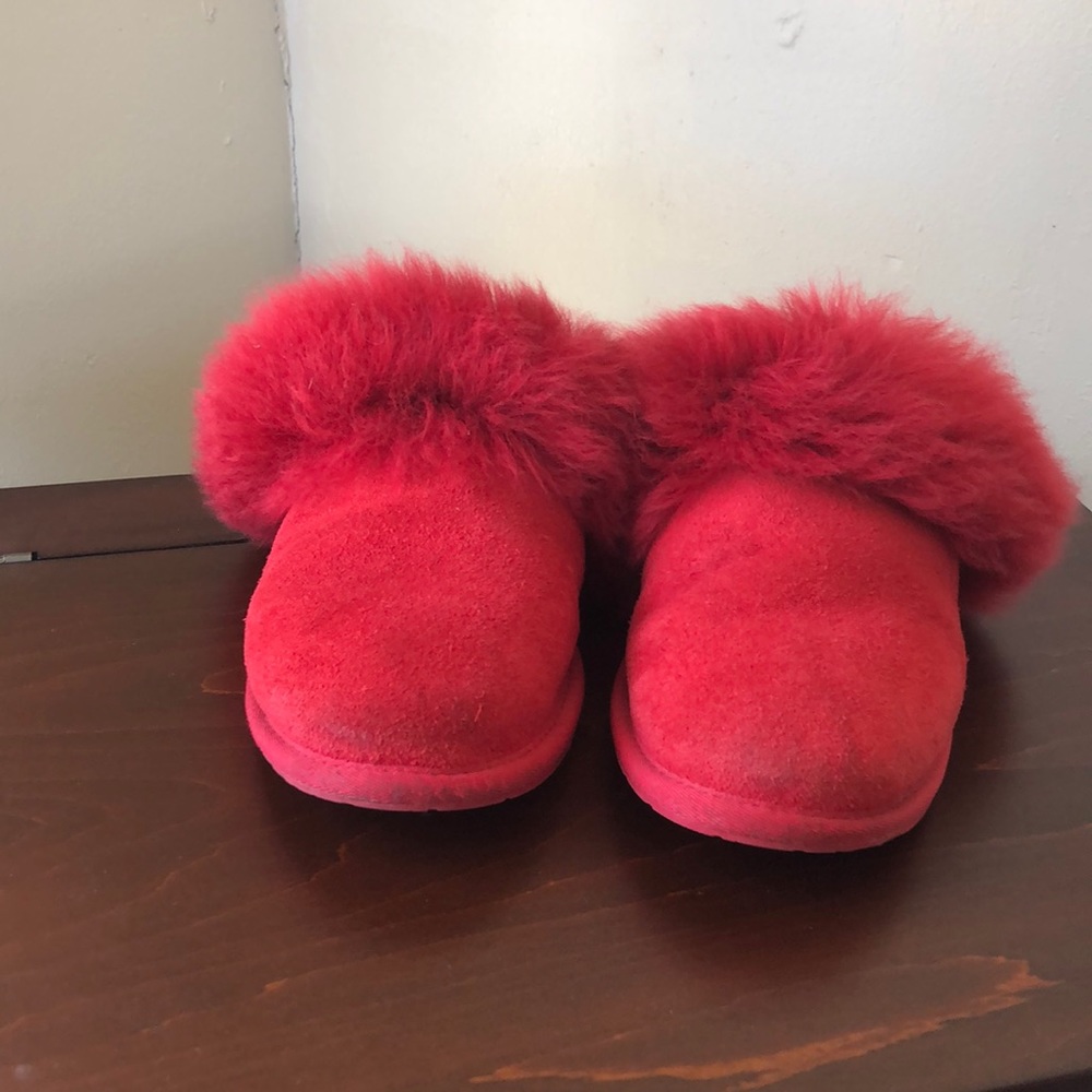 Ugg slippers red size 8 good condition